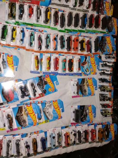 Hot wheels lot - Thumbnail 2