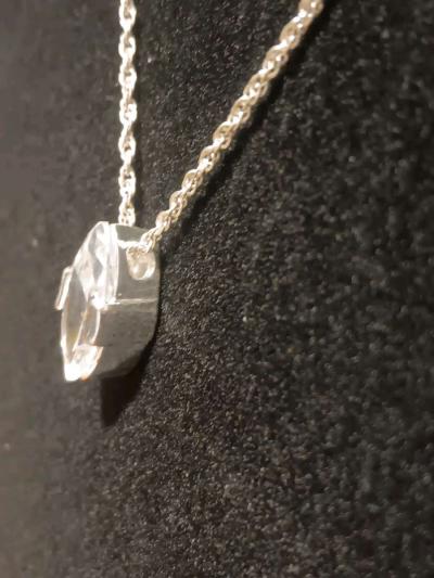 Elegant DiamondShaped Pendant Necklace - Thumbnail 3