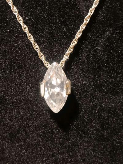 Elegant DiamondShaped Pendant Necklace - Thumbnail 4