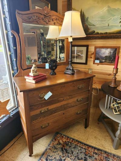 antique 3 drawer oak dresser with mirror - Alexander, North Carolina