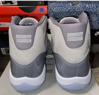 Size 9 Jordan retro space gray - Thumbnail 3