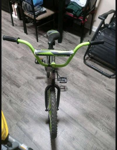 HUFFY ROCK IT V20 BOYS BIKE LIME GREEN  BLACK BIKE LOT 2 - Thumbnail 4