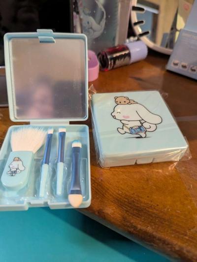 cinnamon roll makeup brushes kit - Peoria Heights, Illinois