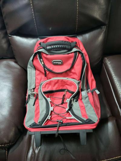 5 Mens Brand New Short Sleeve Shirts with a bonus backpack - Thumbnail 3
