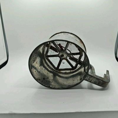 Vintage Bromco Flour Sifter kitchen Squeeze Handle farmhouse - Thumbnail 4