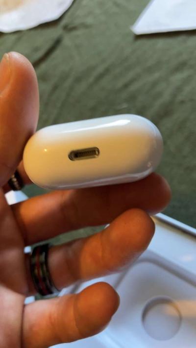 AirPods - Thumbnail 3