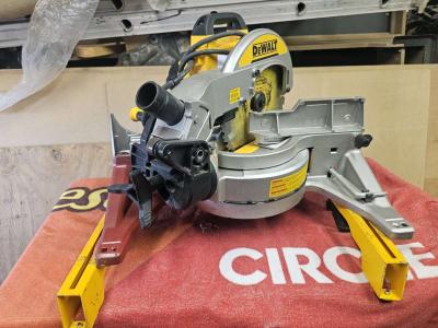 DeWalt 15 amps 12 in Corded Compound Miter Saw - Thumbnail 5