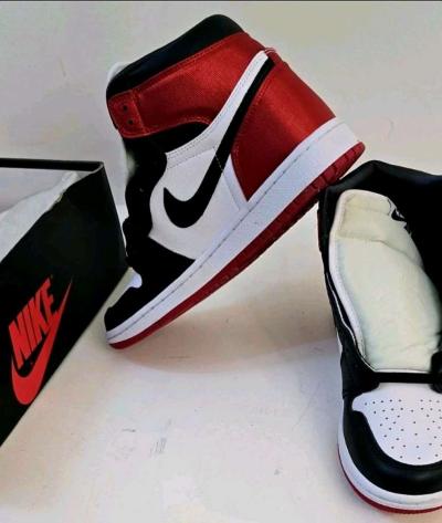 Size 85  Air Jordan 1 Retro High Satin Black Toe W - Thumbnail 5