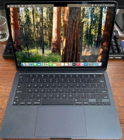 Macbook Air 13 M3 Excellent condition - Thumbnail 2