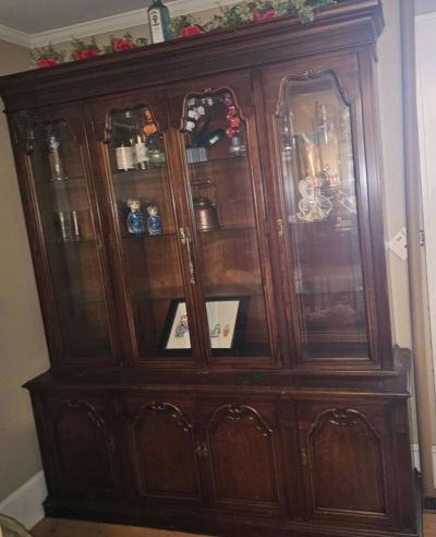1960 to 1970s China Cabinet - Thumbnail 2