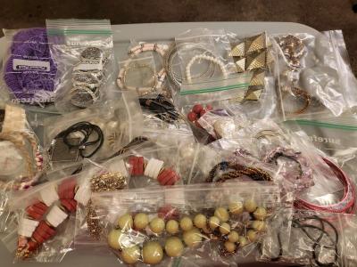 ASSORTED JEWELER  COLLECTION - Thumbnail 1