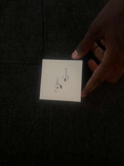 Apple AirPods 4th Gen Wireless Bluetooth Active Noise Cancel - Thumbnail 4