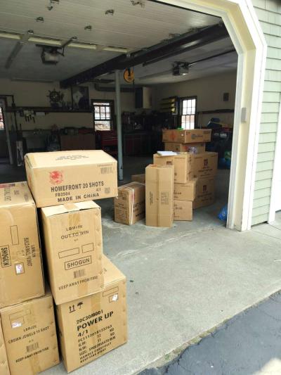 White used ebike with pink basket - Thumbnail 2