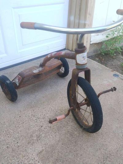 antique tricycle and a antique grape soda cooler - Thumbnail 4