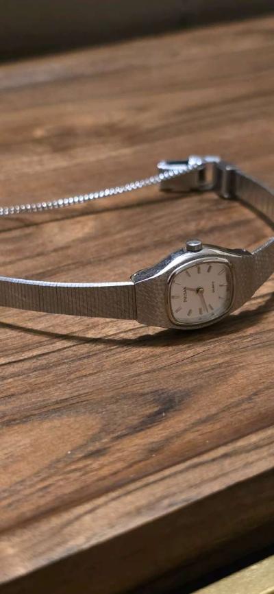 vintage ladies pulsar quartz watch - Thumbnail 2