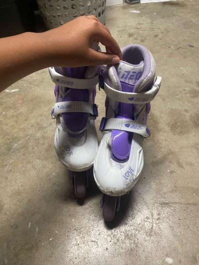 purple and white rollerblades - Thumbnail 5