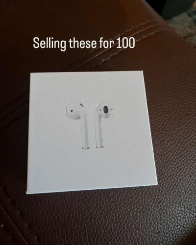 AirPods 2s - Thumbnail 6