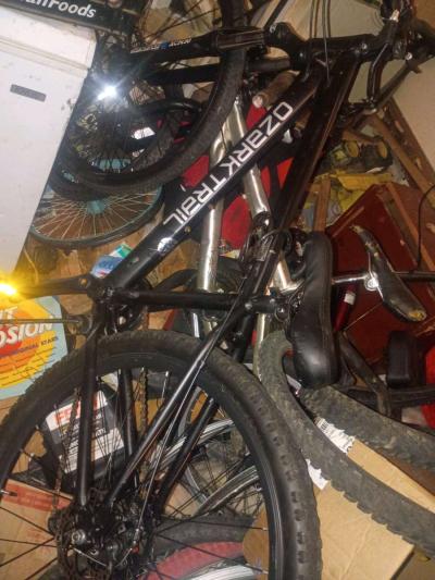 AN Ozark Trail 27in mountain road bike