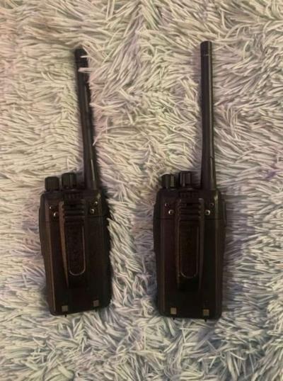 Set of walkie talkie radios - Thumbnail 2