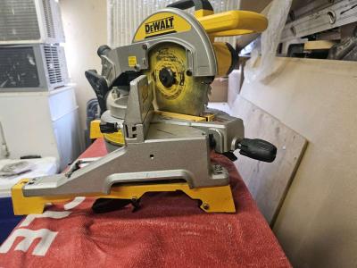 DeWalt 15 amps 12 in Corded Compound Miter Saw - Thumbnail 2