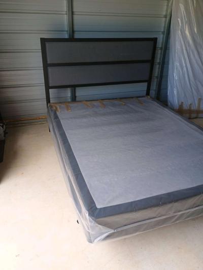 Metal Queen Size Bedframe With Box Spring - Thumbnail 3