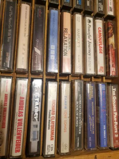 vinyl records cds cassettes - Thumbnail 2