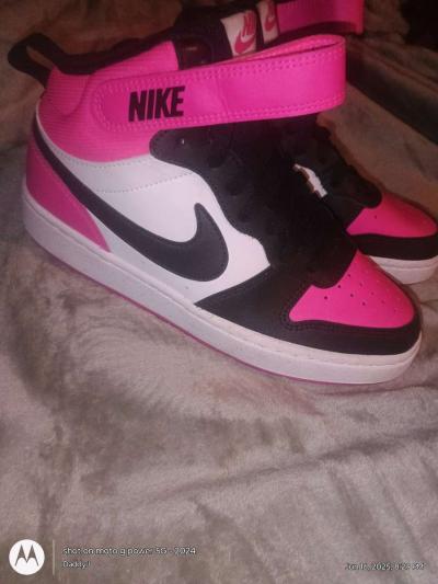 Womans Nike size five and a half - Thumbnail 4