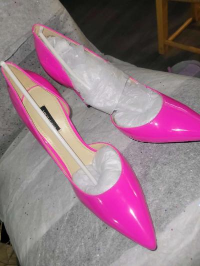 Cosmetics Bag and Fushia shoe - Thumbnail 5