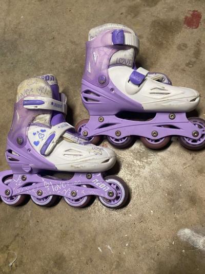 purple and white rollerblades - Thumbnail 4