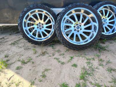 24 in rims - Thumbnail 1