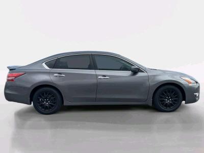 2015  Nissan Altima S - Thumbnail 2