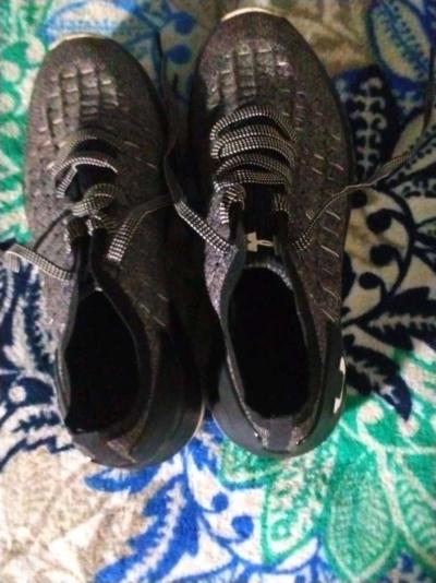 Under Armour size 9 womans sneakers great shape - Robinson, Illinois