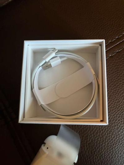 AirPods 2s - Thumbnail 5