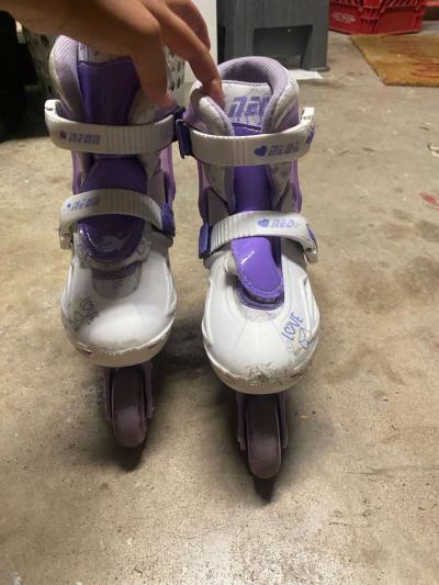 purple and white rollerblades - Thumbnail 3
