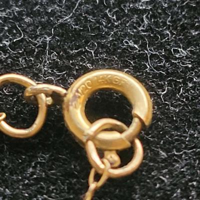 Elegant Gold Pendant Necklace - Thumbnail 3