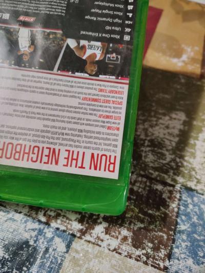 NBA 2K18 Xbox One Almost New Condition No scratches or smear - Thumbnail 3