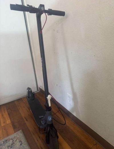 Electric scooter - Thumbnail 2