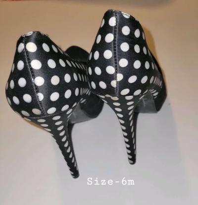 Kardashian ladies high heels - Thumbnail 4