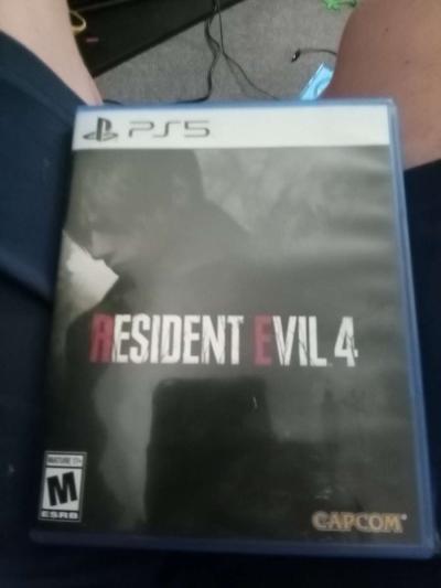 ps5 with 1 controller and 3 games - Thumbnail 3