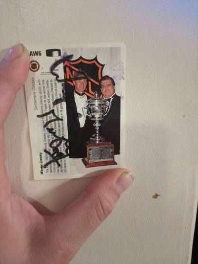 Wayne Gretzky Holographic Card  2 Available - Thumbnail 4