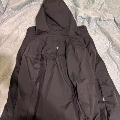 lululemon jacket size 4 - Thumbnail 2