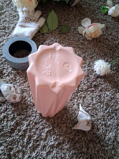 Pink vase with hearts - Thumbnail 3