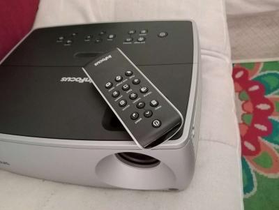 InFocus IN2102 Projector With Remote - Thumbnail 2