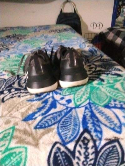 Under Armour size 9 womans sneakers great shape - Thumbnail 4