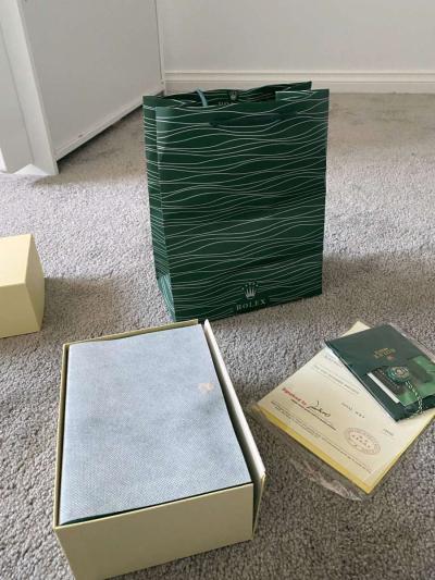 Rolex Submariner Hulk 116610LV  Discontinued Model  Full Set - Thumbnail 3