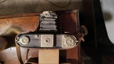 Polaroid land camera and Zeiss IKON - Thumbnail 5