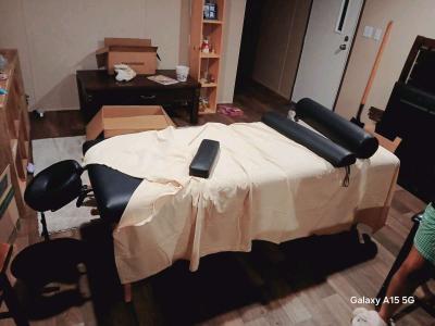 Massage table with equipment - Thumbnail 3