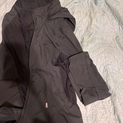 lululemon jacket size 4 - Thumbnail 3