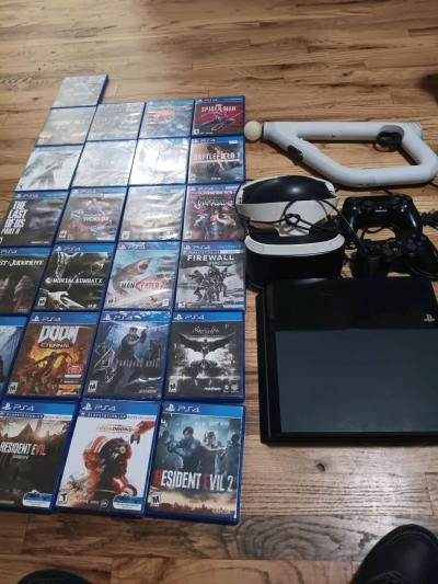 PLAYSTATION 4 BUNDLE - Thumbnail 1