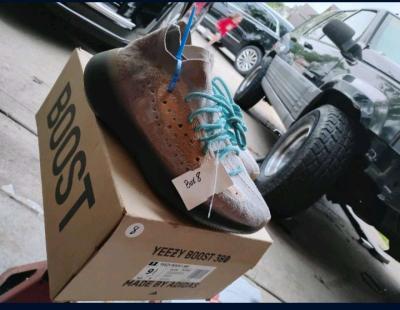 Adidas Yeezy boost 380 men size 9 half - Thumbnail 6